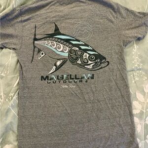 Magellan Outdoors Gray Graphic T-Shirt